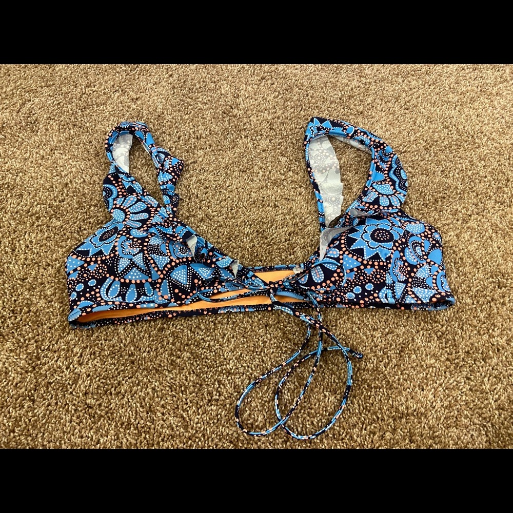 Last Chance— Aerie - Front Tie Bikini Top - Size L - NWT!